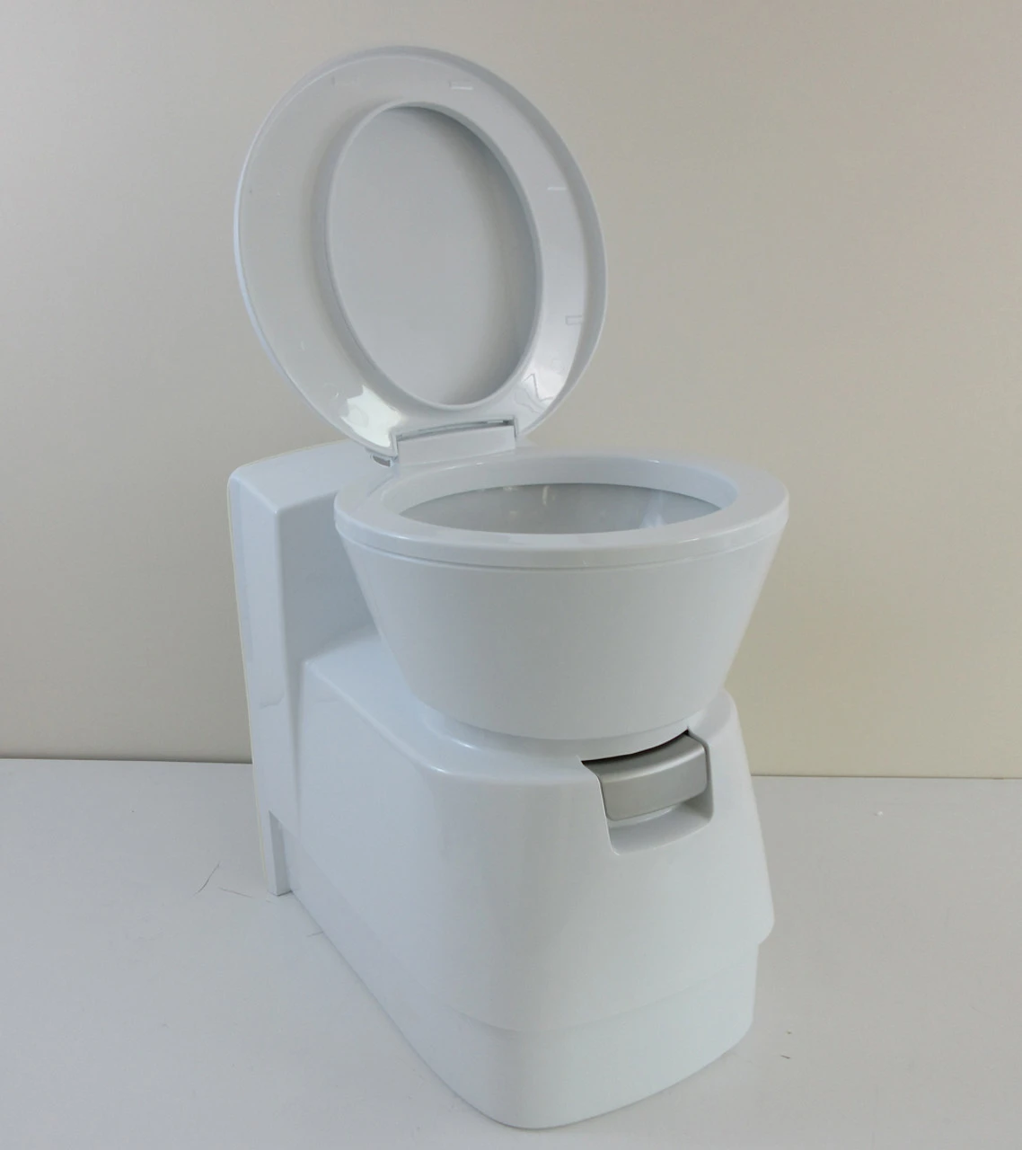 Dometic CTLP4110 Cassette Toilet For Campervan Caravan Or Motorhome - Image 3